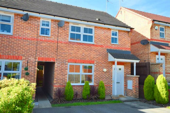 3 Bedroom Town House To Rent In Oxclose Park View, Halfway, S20