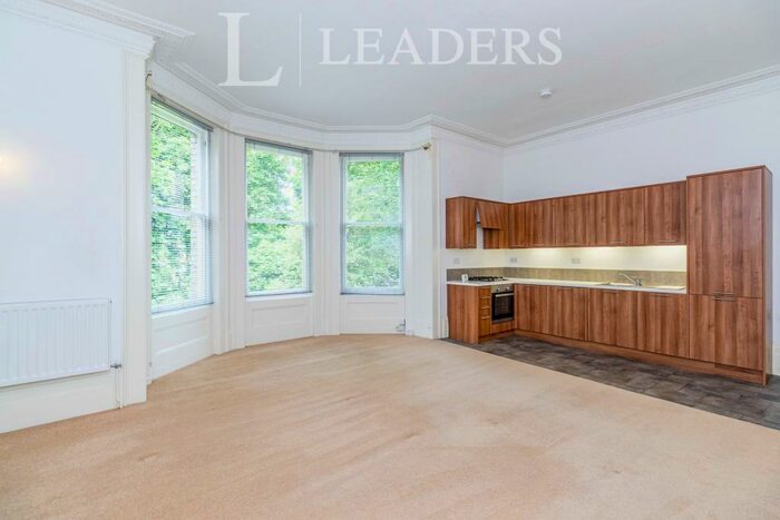 2 Bedroom Apartment To Rent In The Avenue, Surbiton, KT5