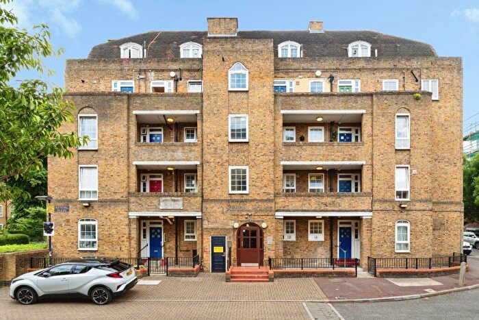 3 Bedroom Flat For Sale In Flat, Kendal House, Shore Place, London, E9 - Photo 2