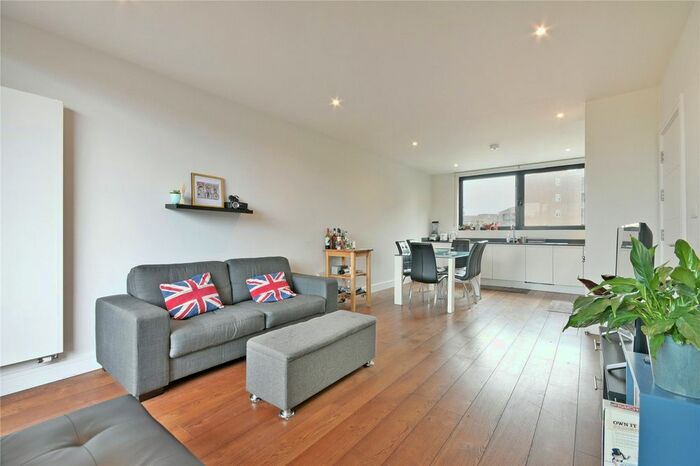 3 Bedroom Flat To Rent In Elsdale Street, Hackney E9