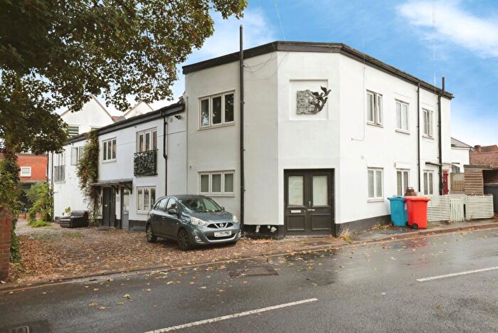 2 Bedroom Flat To Rent In Francis House, Chesham, HP5