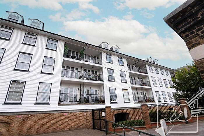 2 Bedroom Flat For Sale In Commercial Place, Gravesend, DA12