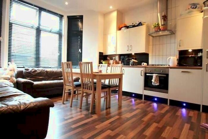 1 Bedroom Flat To Rent In Thornton Avenue, Brixton, SW2