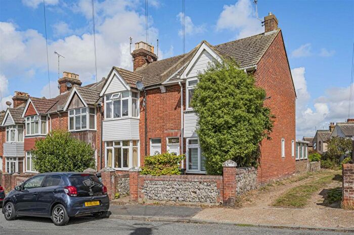 3 Bedroom End Of Terrace House For Sale In Newfield Road, Newhaven, BN9