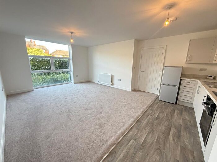 2 Bedroom Flat To Rent In Chadwick Court, Woodlands Village, Wakefield, WF1