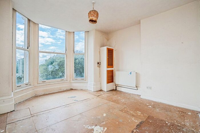 2 Bedroom Flat For Sale In Western Parade, Southsea, PO5