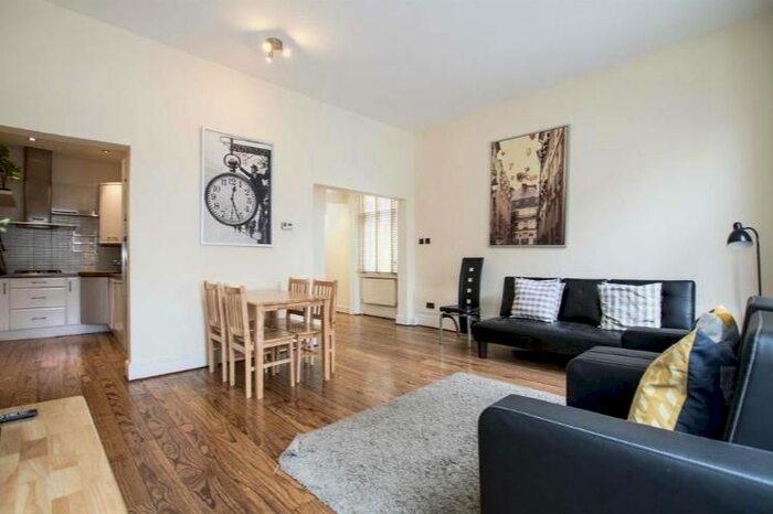 2 Bedroom Flat To Rent In Baker Street, Marylebone, London, W1U