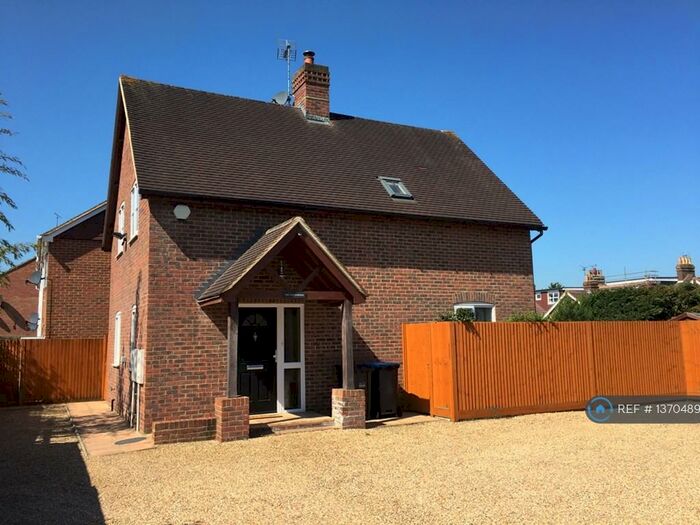 3 Bedroom Detached House To Rent In London Road, Burgess Hill, RH15