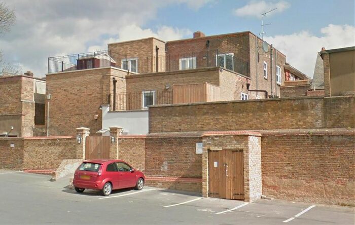 3 Bedroom Flat To Rent In St. Marys View, Watford, WD18