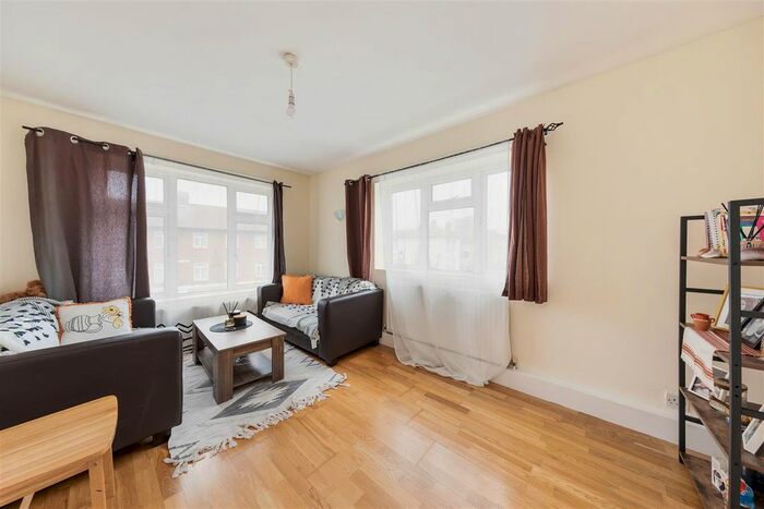 1 Bedroom Flat To Rent In Wood Street, London, E17