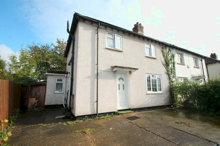 3 Bedroom Semi-Detached House To Rent In Moorland Road, UB7