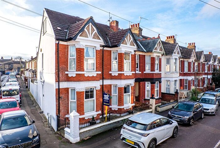 6 Bedroom Semi Detached House For Sale In Stuart Road, Gillingham, Kent, ME7