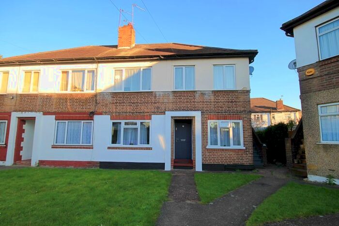 2 Bedroom Flat To Rent In Greenway Gardens, Greenford, UB6