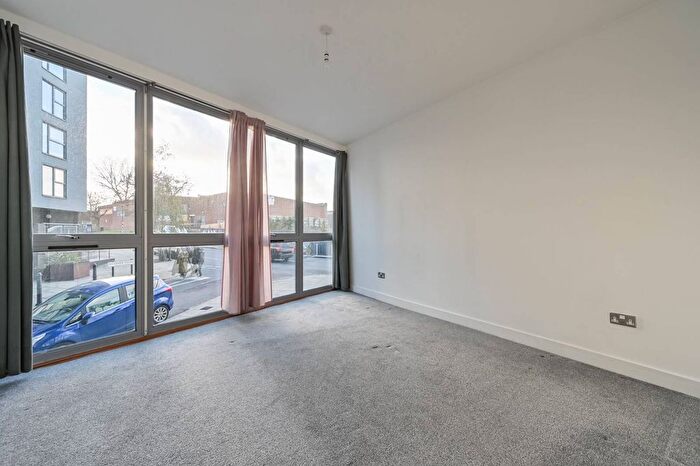 1 Bedroom Flat To Rent In Wick Lane, Bow, London, E3