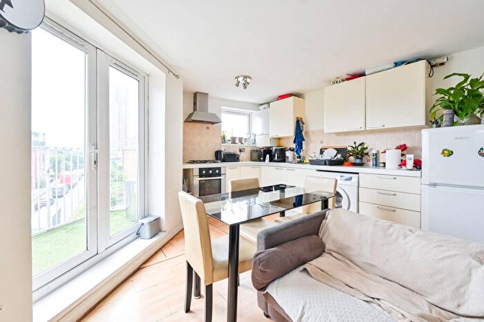 2 Bedroom Flat To Rent In Ilderton Road, South Bermondsey, London, SE16
