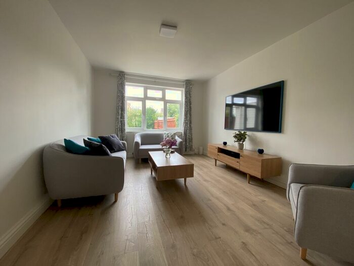 3 Bedroom House To Rent In Mowbray Road, Cambridge, CB1