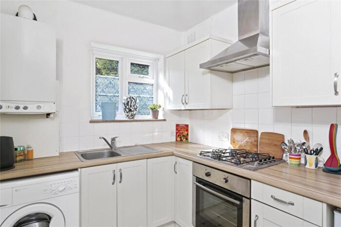2 Bedroom Maisonette To Rent In Arlington Lodge, Monument Hill, Weybridge, KT13