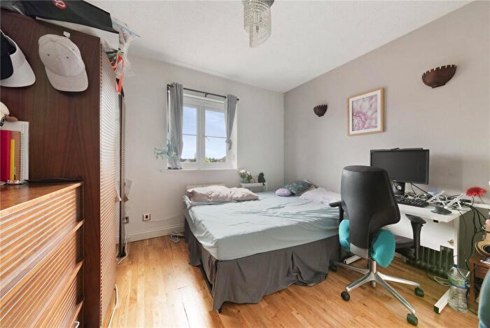 2 Bedroom Apartment To Rent In Wheat Sheaf Close, London, E14