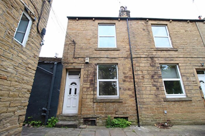2 Bedroom Terraced House For Sale In Peel Square, Leeds, LS5