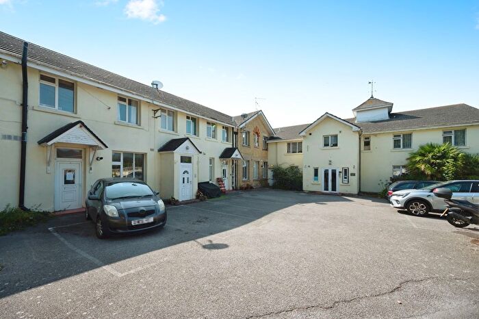 2 Bedroom Flat For Sale In Westfield Avenue, Hayling Island, Hampshire, PO11