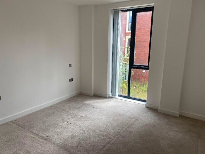 2 Bedroom Flat To Rent In Thackeray Lane, Godalming, Surrey, GU7