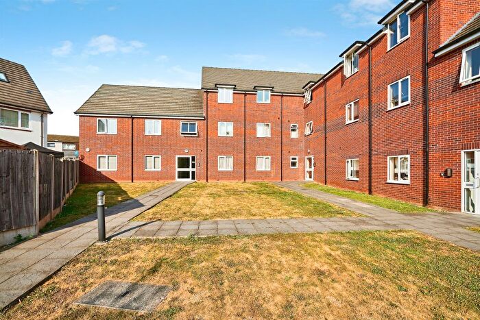 2 Bedroom Flat For Sale In Cavalcade Close, Willenhall, WV12