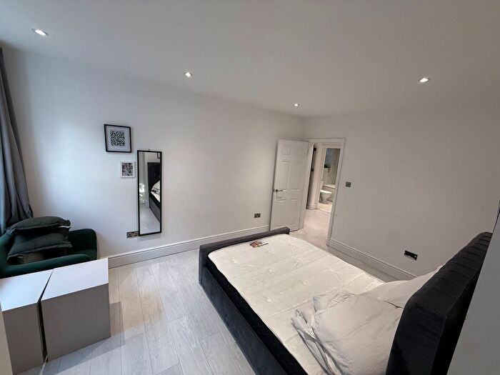 2 Bedroom Flat To Rent In Gauden Road, London, SW4