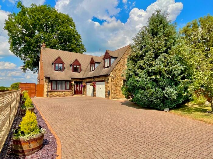 4 Bedroom Detached House For Sale In Bakers Lane, Norton, NN11