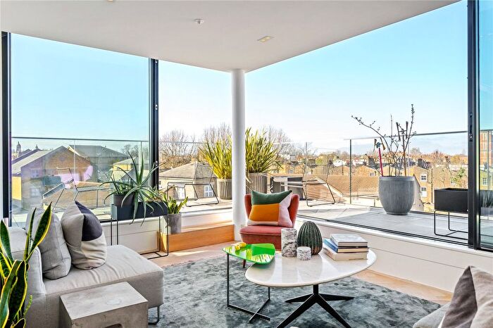 2 Bedroom Flat To Rent In St. Albans Place, London, N1