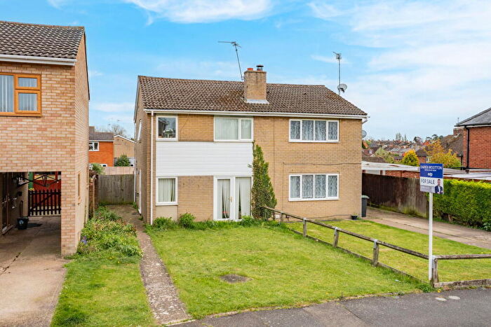 3 Bedroom Semi Detached House For Sale In Miller Street, Raunds, Wellingborough, NN9