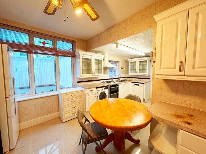 3 Bedroom Semi-Detached House To Rent In Hurstwood Road, London, NW11