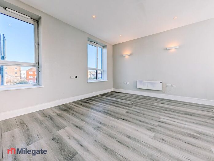 1 Bedroom Flat To Rent In High Street, Gravesend, DA11