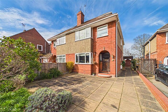 4 Bedroom Semi Detached House For Sale In Meadow Way, Bracknell, Berkshire, RG42