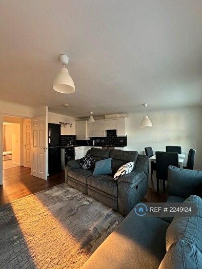 2 Bedroom Flat To Rent In South Street, Romford, RM1