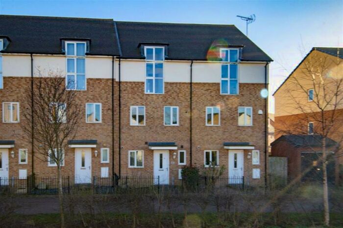 4 Bedroom Town House To Rent In Haven Street, Broughton, Milton Keynes, MK10