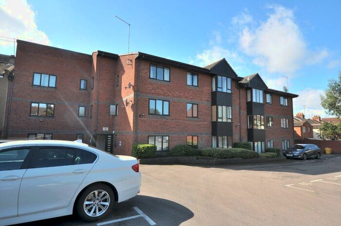 2 Bedroom Flat To Rent In Rochester Court, Northampton, NN1