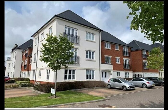 2 Bedroom Flat To Rent In Scholars Walk, Horsham, RH12