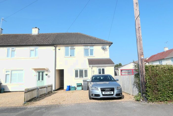 3 Bedroom Semi-Detached House To Rent In Oakleaze, Gloucester, GL2