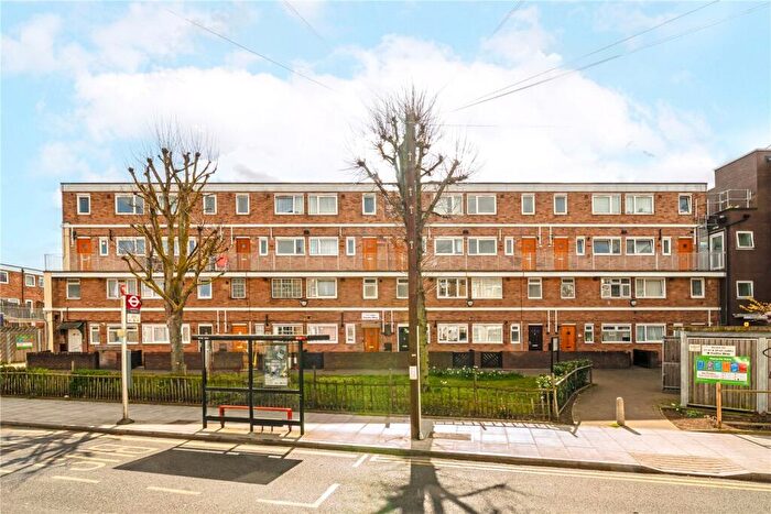 2 Bedroom Flat For Sale In Portia Way, Bow, London, E3