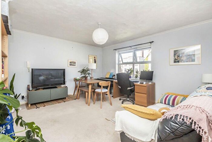 1 Bedroom Flat To Rent In Lewin Road, London, SW16