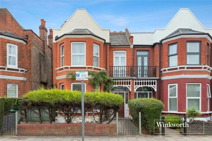 2 Bedroom Apartment To Rent In Ballards Lane, North Finchley, London, N12