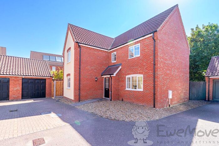 4 Bedroom Detached House For Sale In Blazey Drive, Wymondham, Norfolk, NR18