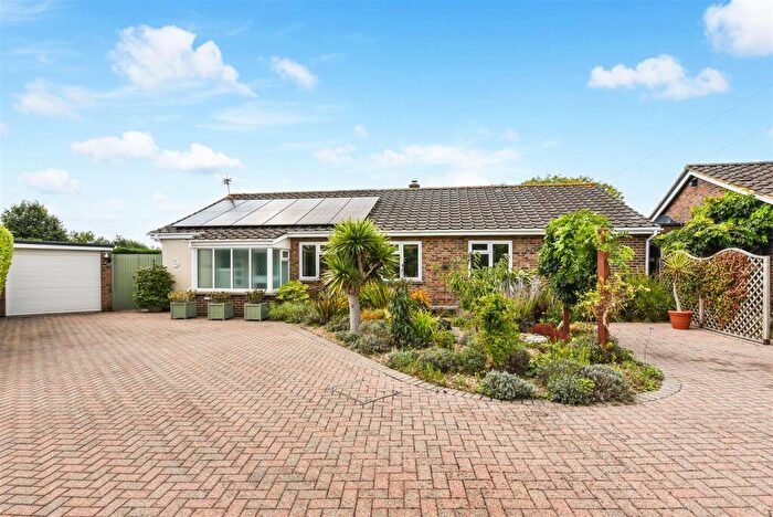 4 Bedroom Detached Bungalow For Sale In Wandleys Drive, Eastergate, PO20