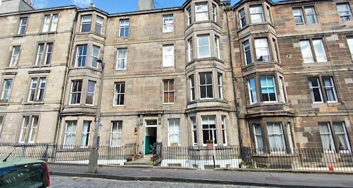 3 Bedroom Flat To Rent In Leslie Place, Comely Bank, Edinburgh, EH4