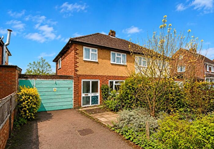 3 Bedroom Semi-Detached House For Sale In Stratton Way, Biggleswade, SG18