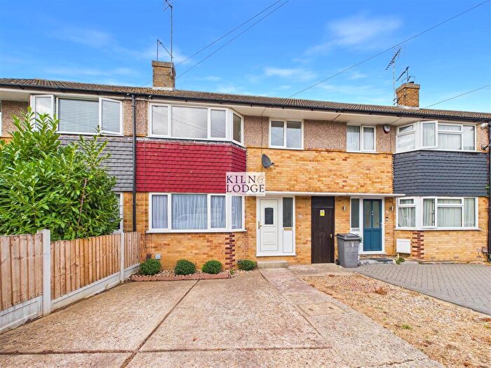 3 Bedroom Terraced House For Sale In Laburnum Drive, Chelmsford, CM2