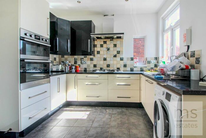 8 Bedroom Semi-Detached House To Rent In Harlaxton Drive, Lenton, Nottingham, NG7