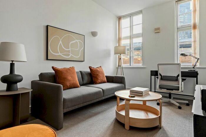 2 Bedroom Flat To Rent In London Borough Of Southwark, SE1