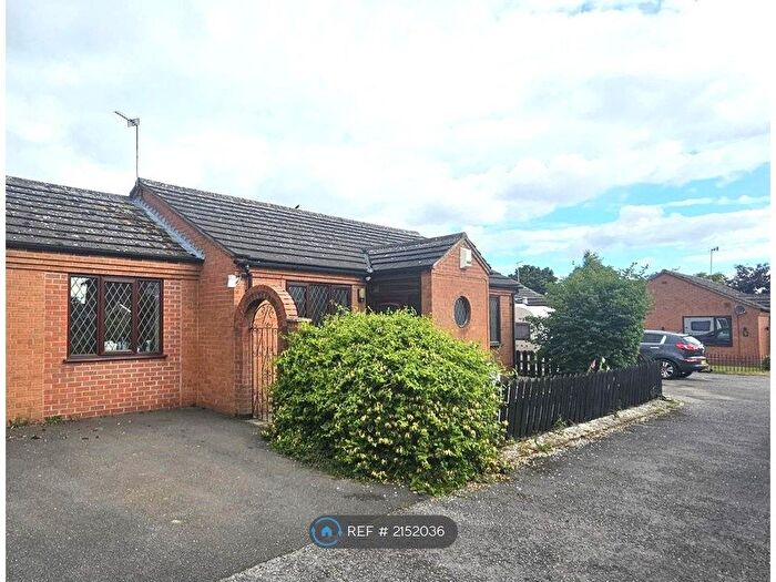 3 Bedroom Bungalow To Rent In Eton Court, Newark, NG24