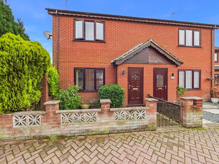2 Bedroom House For Sale In Post Office Lane, Spilsby, PE23